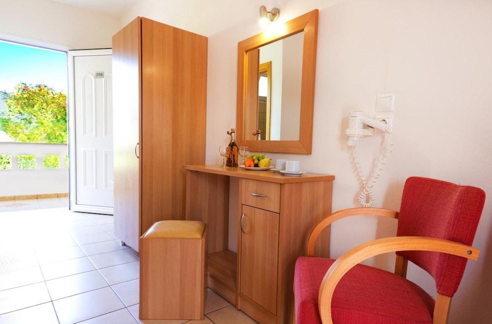 Filia Hotel And Apartments Limenas  Bagian luar foto